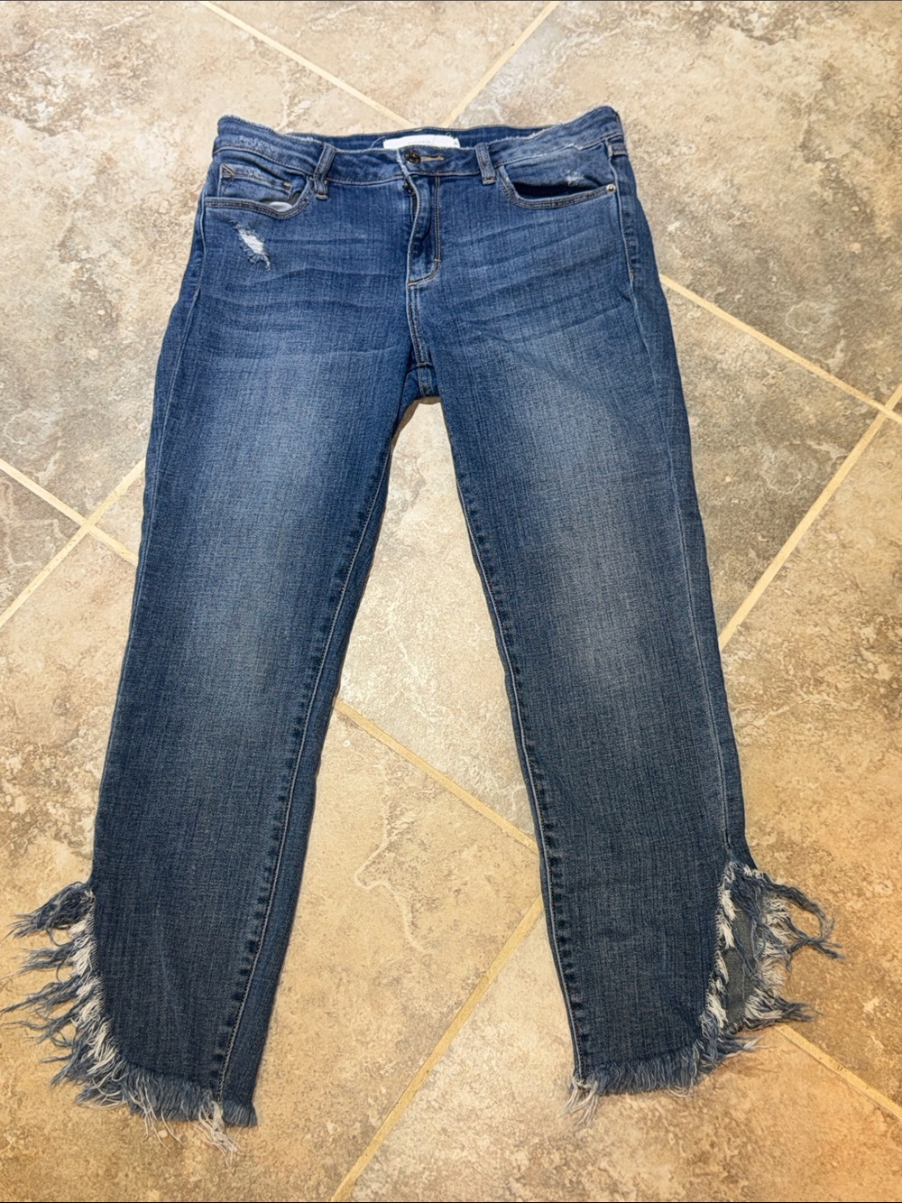 Frayed Hem Ankle Jeans in Dark Blue